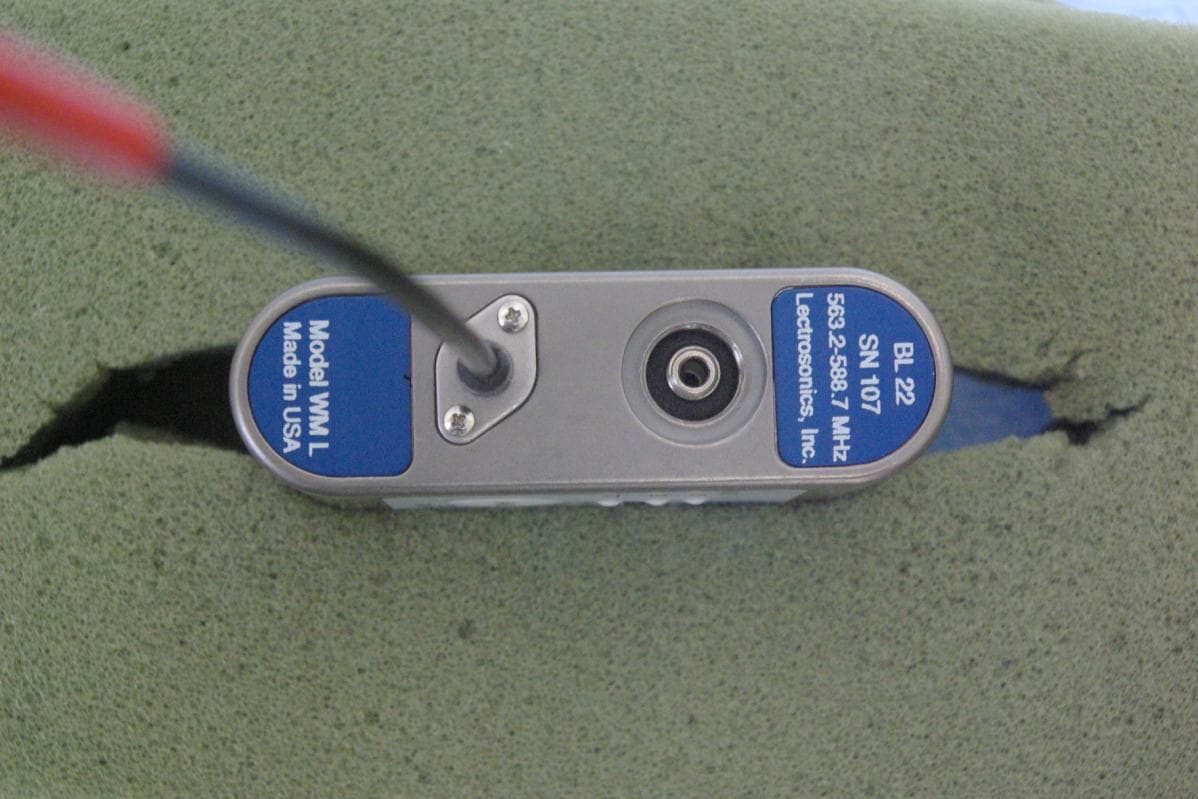 WIRELESS MICROPHONE TRANSMITTER - FCC ID DBZWML - Lectrosonics Inc (1)