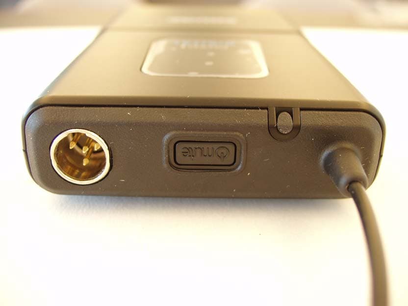 900 MHz ISM BAND TRANSMITTER - FCC ID DD4PGXD1 - Shure Incorporated