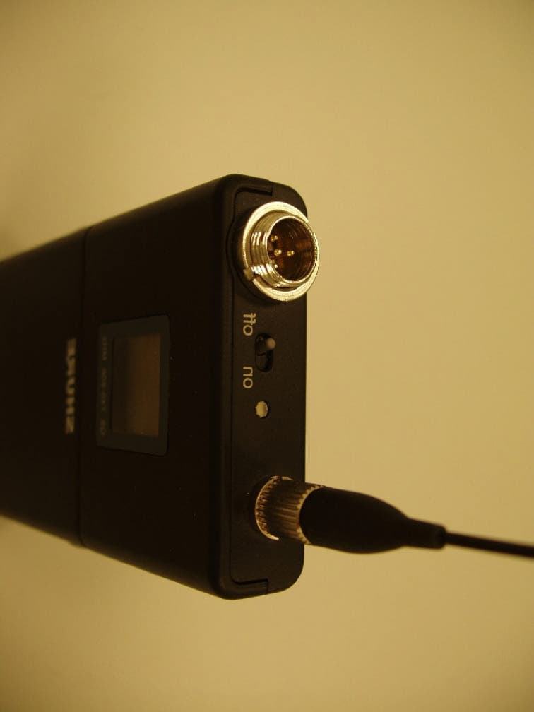 Wireless Transmitter Worn on Body - FCC ID DD4UR1 - Shure Incorporated (3)