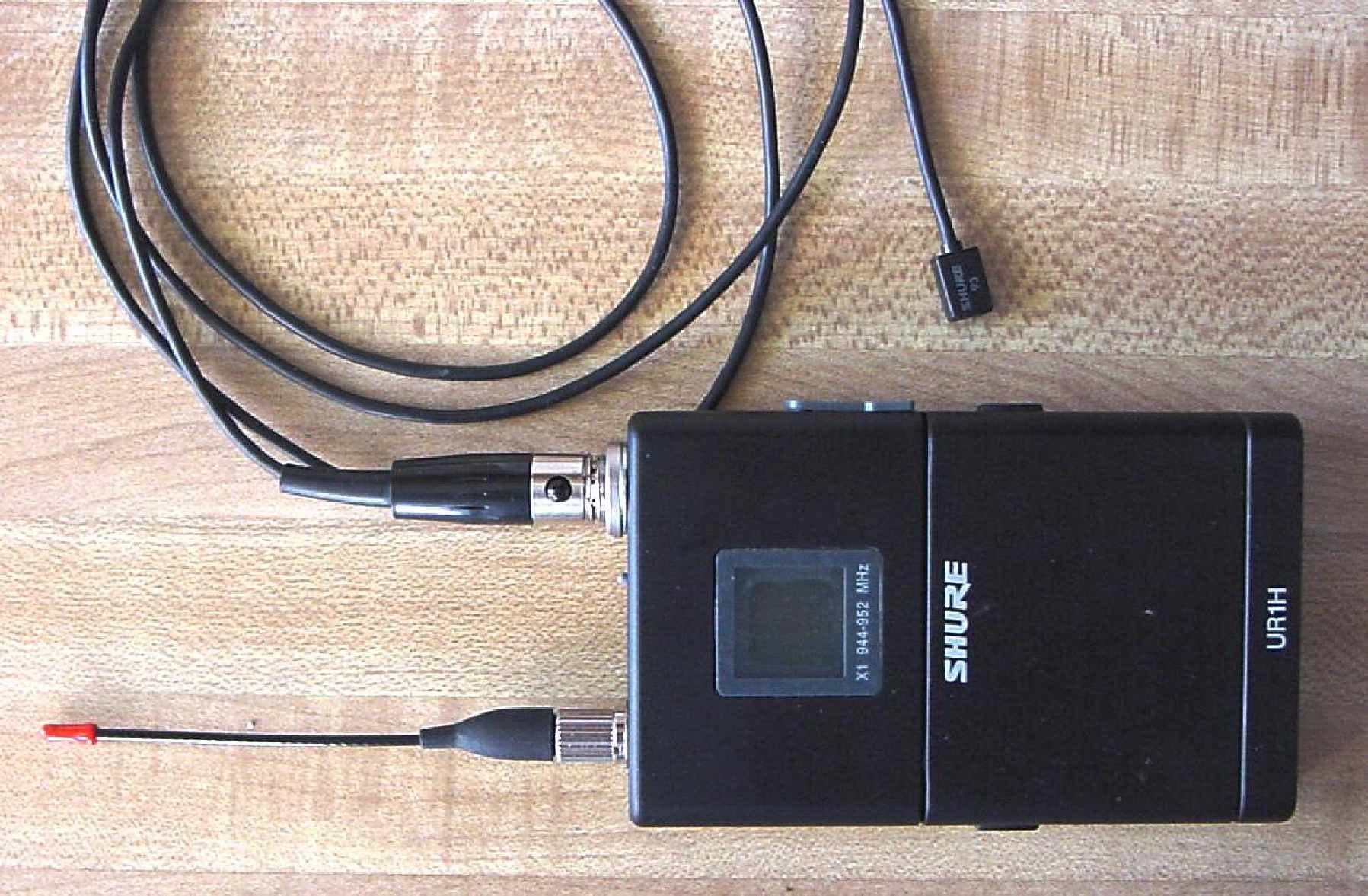 Bodypack Transmitter - FCC ID DD4UR1HH - Shure Incorporated