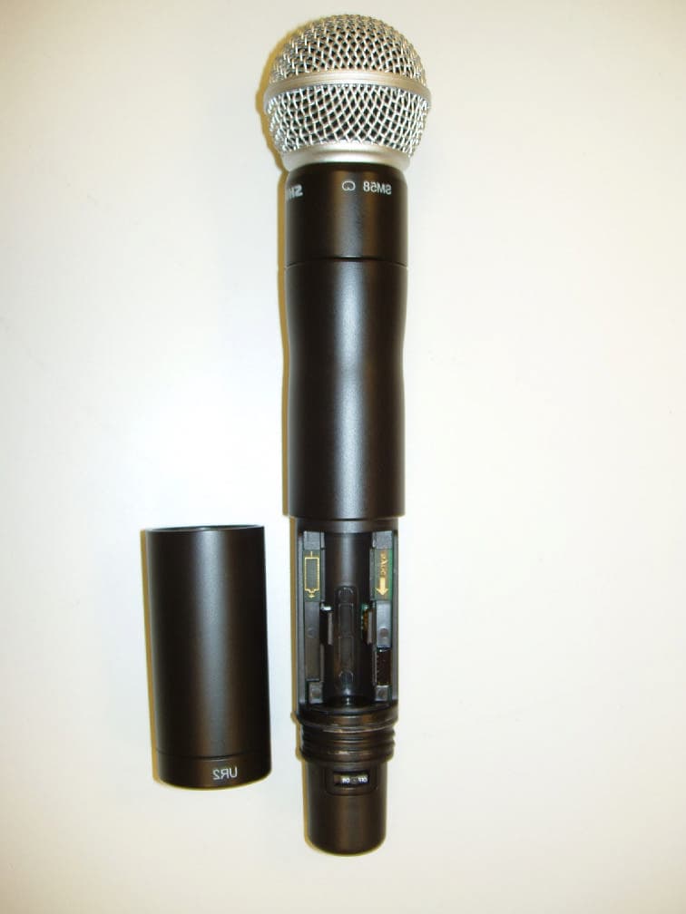 Wireless Transmitter Held to Face - FCC ID DD4UR2 - Shure Incorporated (1)