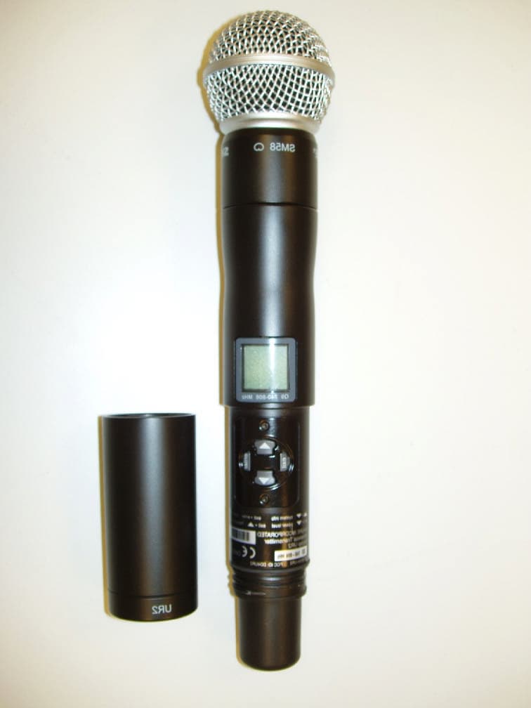 Wireless Transmitter Held to Face - FCC ID DD4UR2 - Shure Incorporated (2)