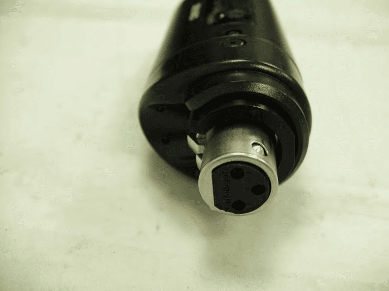 Wireless Microphone Transmitter - FCC ID DD4UR3E - Shure Incorporated (1)