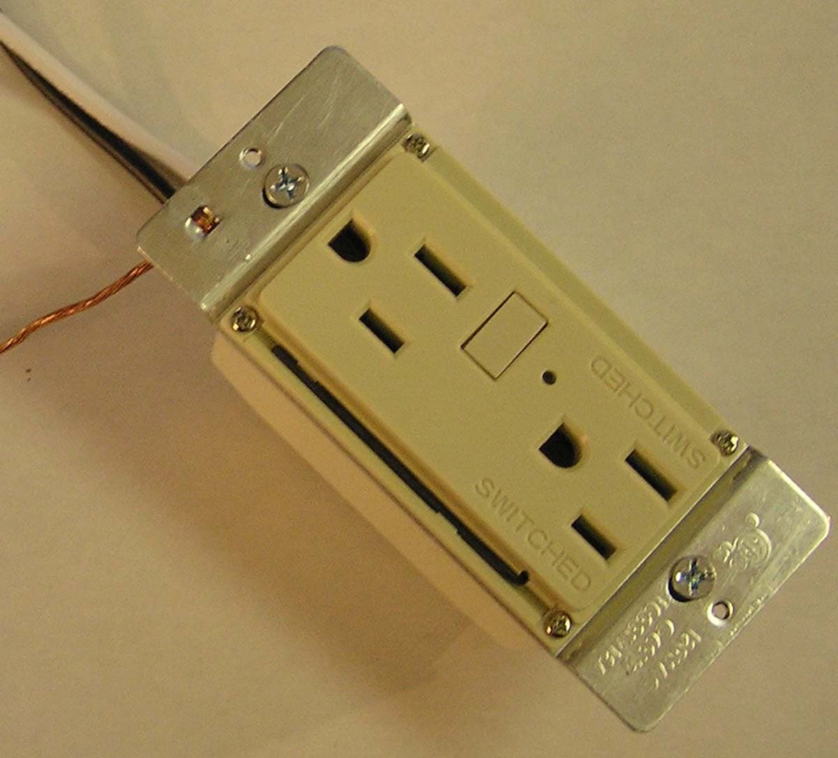 RF Controlled Duplex Receptacle - FCC ID DGZH0001 - Intermatic Inc (1)