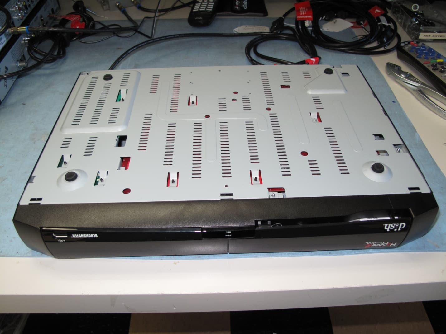 802.11 a/b/g/n WLAN, BT 2.1 and RF4CE SATELLITE SE - FCC ID DKNCB1138 - DISH Technologies L.L.C. (4)