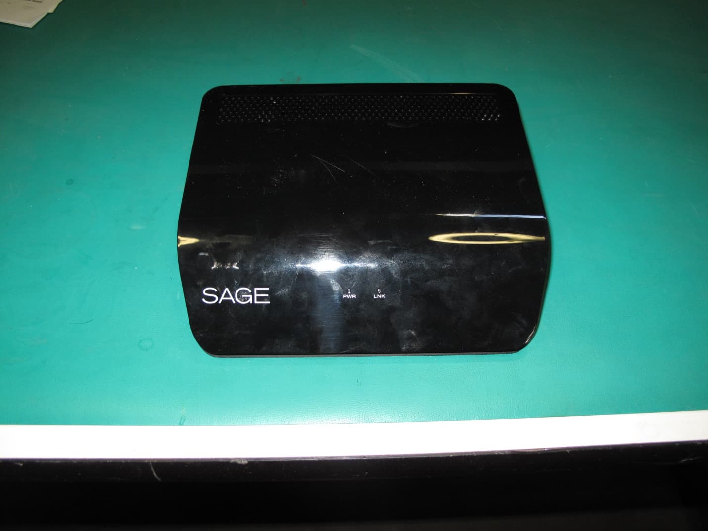 HOME AUTOMATION GATEWAY PRODUCT 802.11a/b/g/n 2x2 MIMO, BLUETOOTH, BLUETOOTH LOW ENERGY, ZigBee and ZWAVE - FCC ID DKNCS08 - DISH Technologies L.L.C. (2)