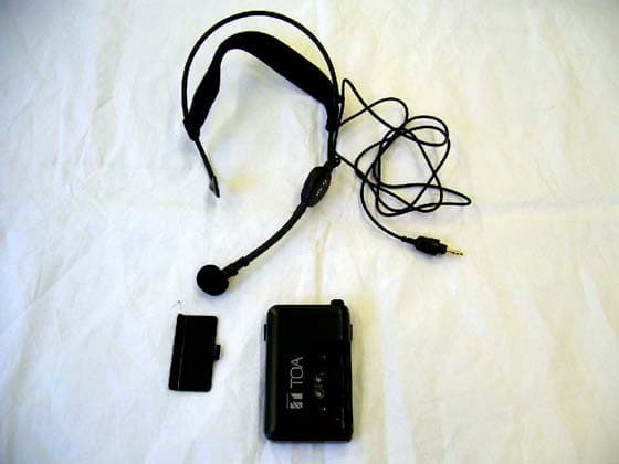 Wireless Microphone - FCC ID DLAWM-5320 - TOA Corporation (2)