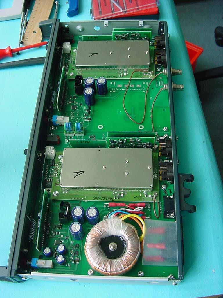 UHF Transmitter for Rack mounting - FCC ID DMO2SREK3K - Sennheiser Electronic Corp (2)