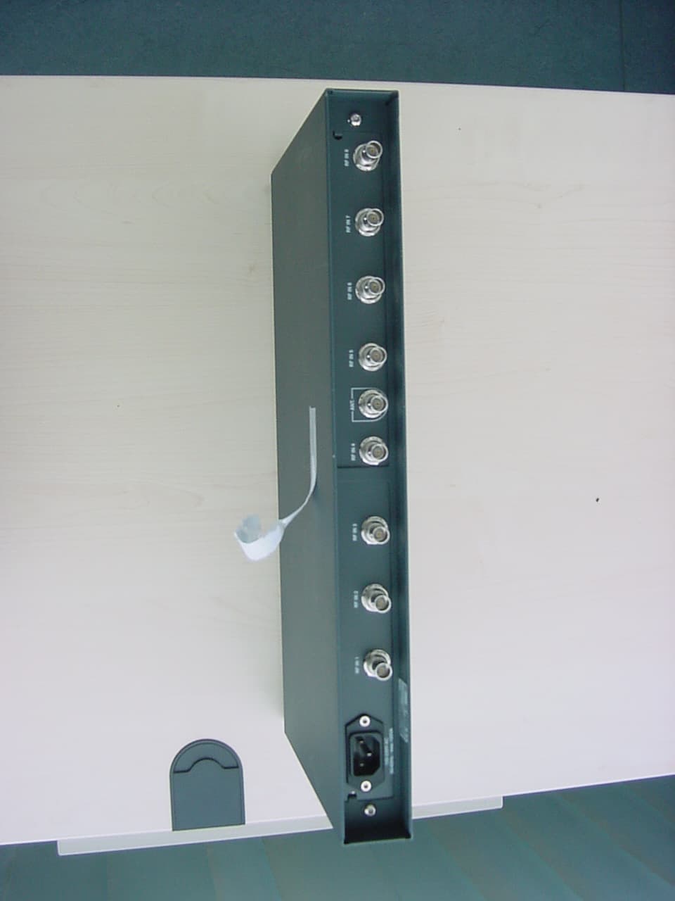 Antenna Combiner - FCC ID DMOAC3200 - Sennheiser Electronic Corp (1)