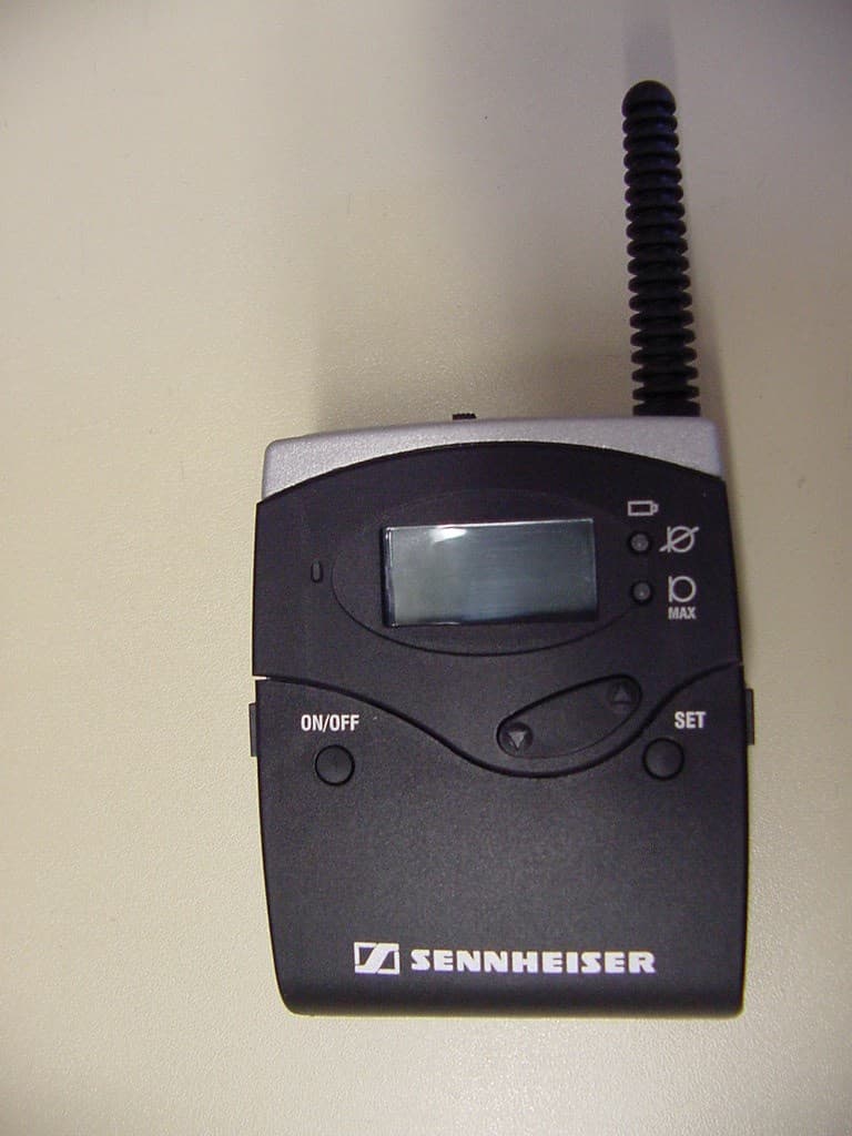 Wireless Bodypack Transmitter - FCC ID DMOB2AUWG - Sennheiser Electronic Corp (1)
