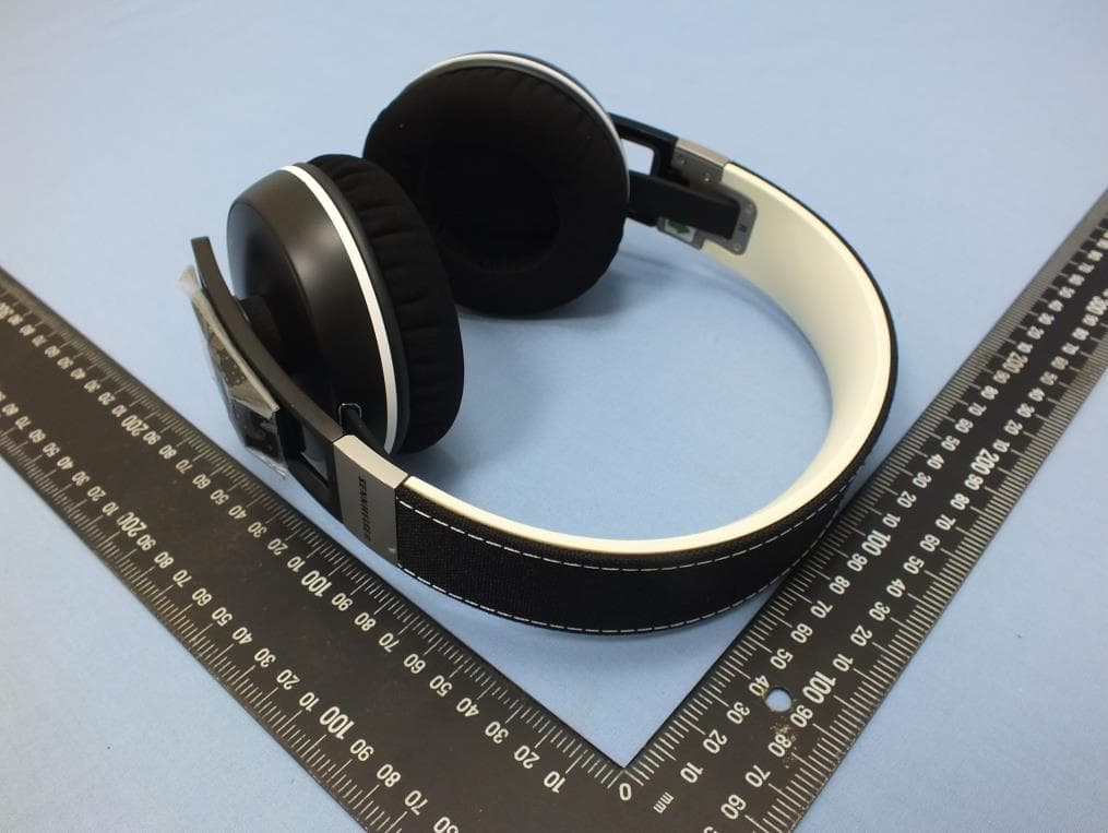 Bluetooth stereo headset - FCC ID DMOHD4BT4 - Sennheiser Electronic Corp (2)