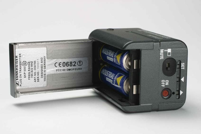 Plug-on Transmitter - FCC ID DMOP2EUWD - Sennheiser Electronic Corp (2)