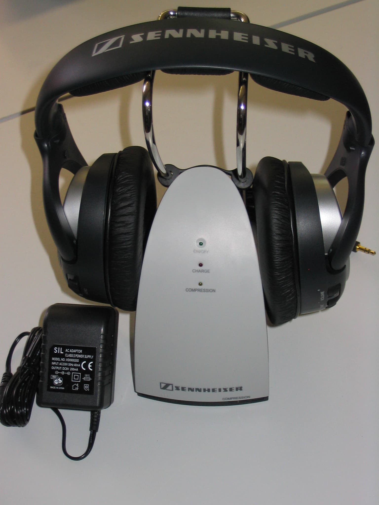 Wireless Headphone System - FCC ID DMORS03CDUS - Sennheiser Electronic Corp (1)