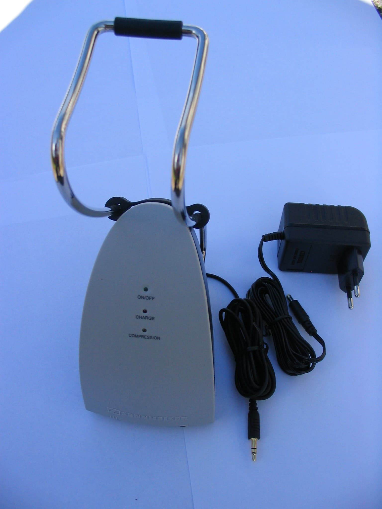 Wireless Headphone System - FCC ID DMORS03CDUS - Sennheiser Electronic Corp (2)