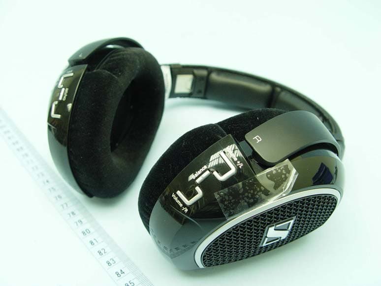 Digital Wireless Headphone System - FCC ID DMORS220H - Sennheiser Electronic Corp (1)