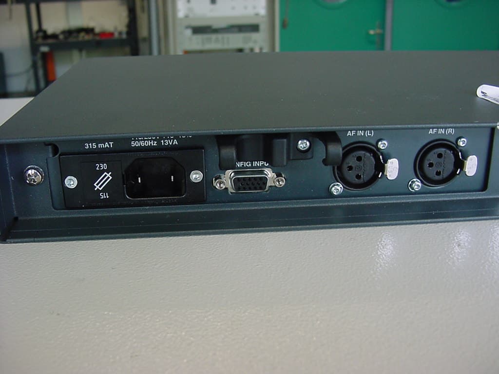 UHF Transmitter for Rack mounting - FCC ID DMOSREK3K - Sennheiser Electronic Corp (3)