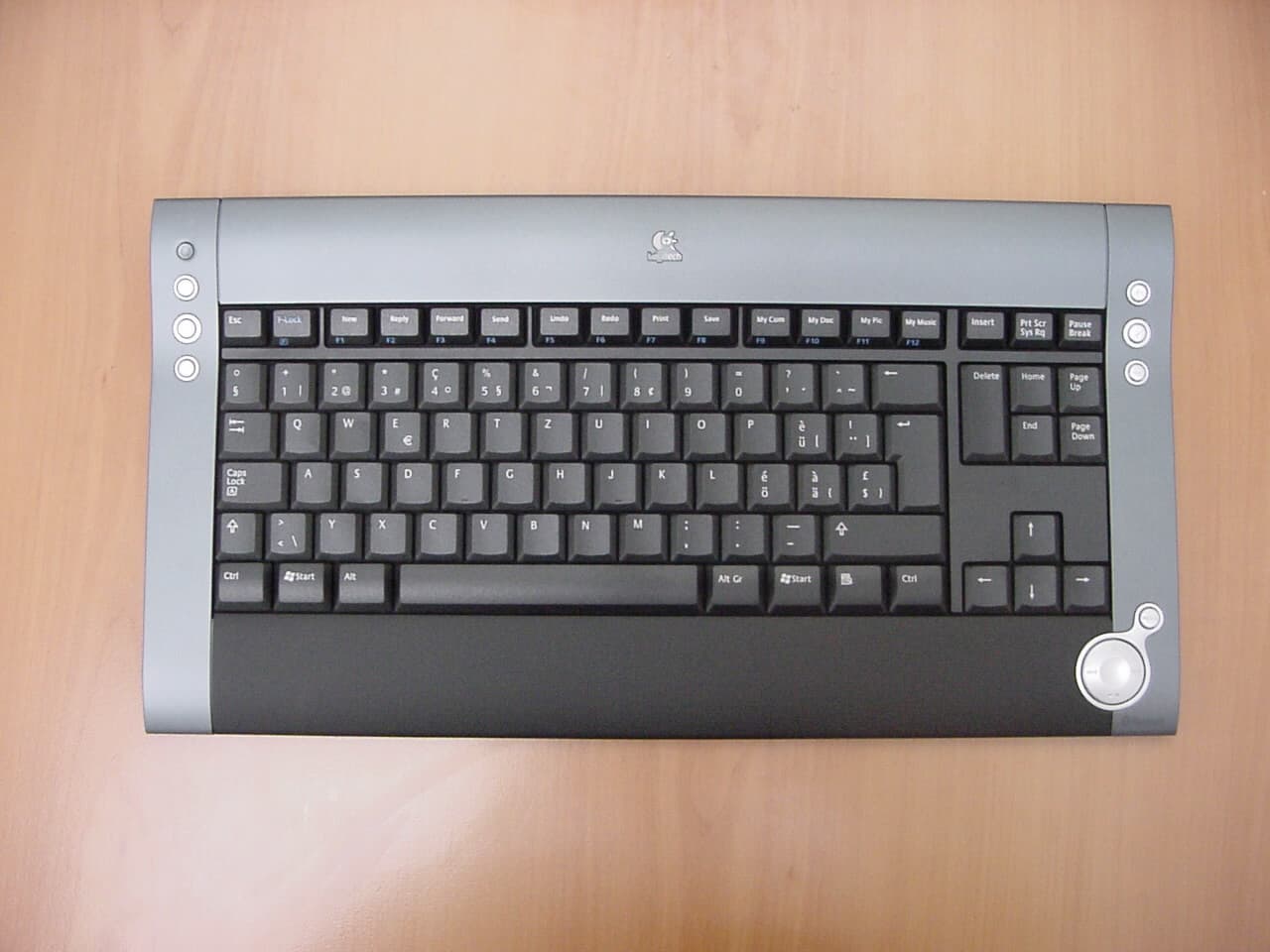 Bluetooth Wireless Keyboard - FCC ID DZL201658 - Logitech Inc (2)