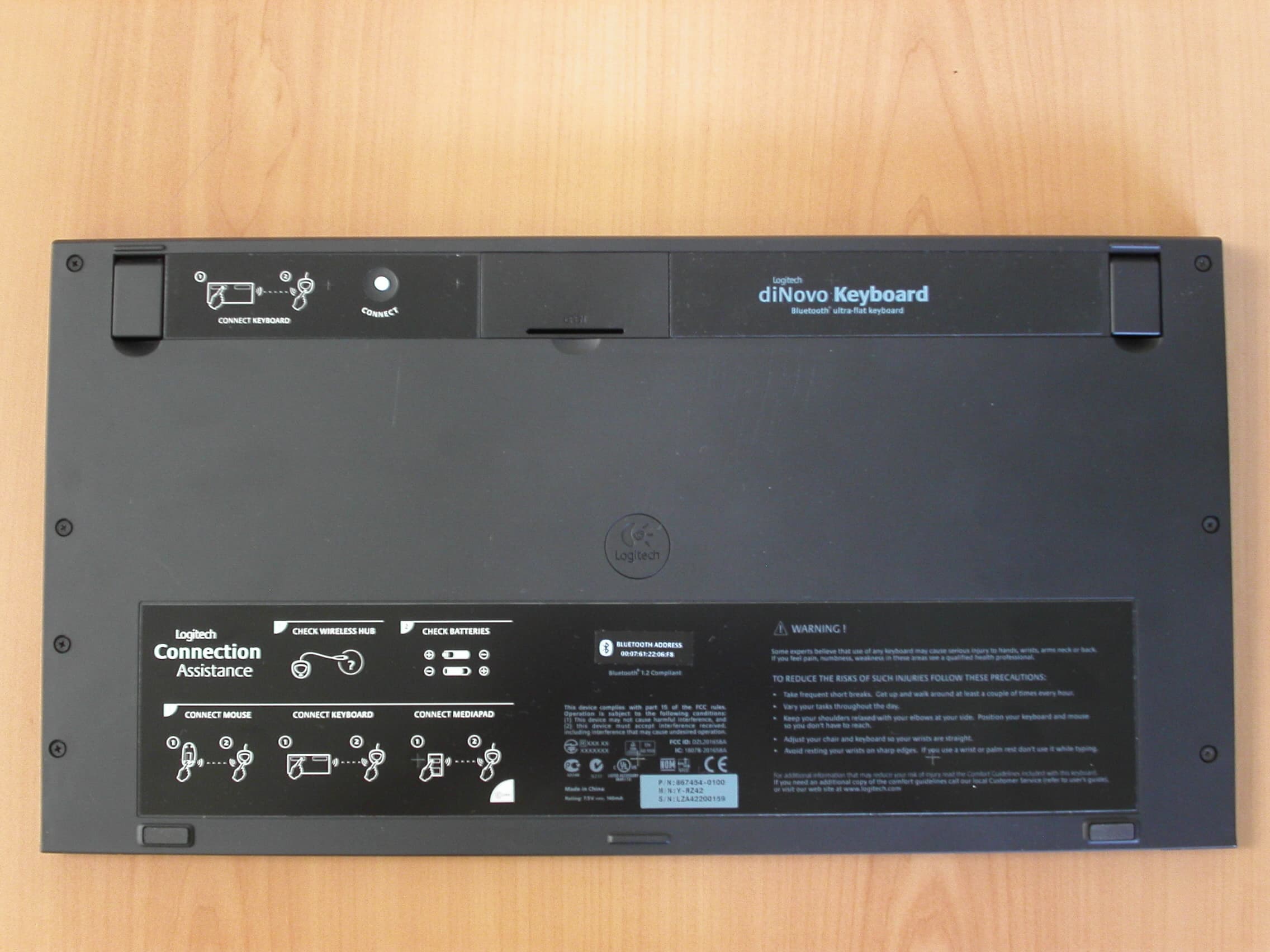 Bluetooth Keyboard - FCC ID DZL201658A - Logitech Inc