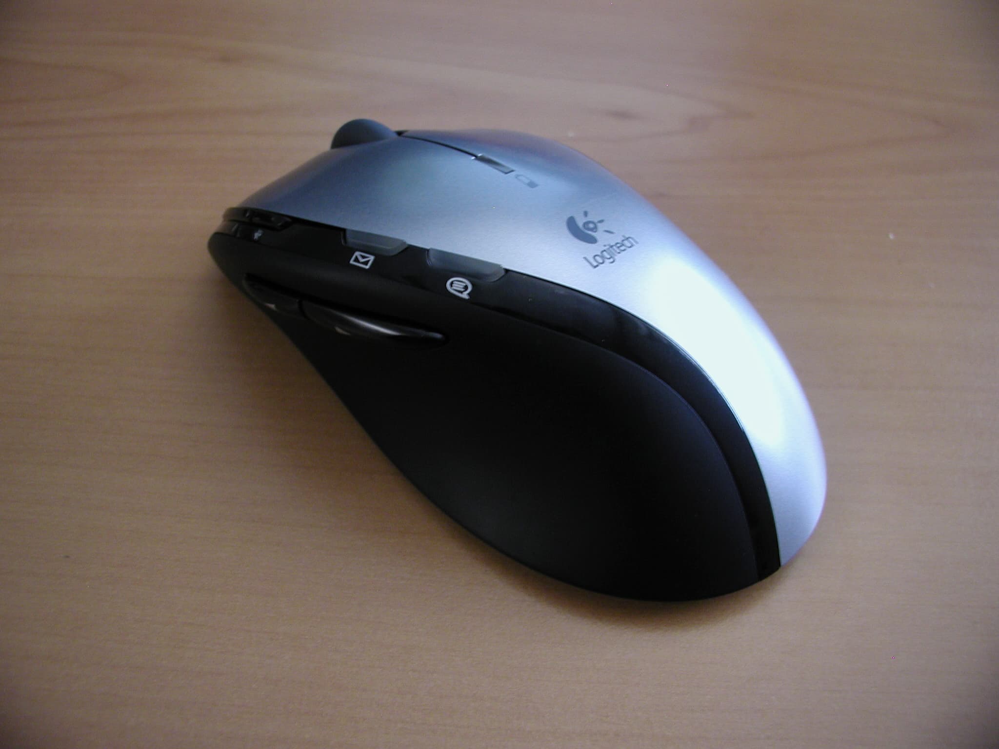 2.4 GHz cordless mouse - FCC ID DZL201940 - Logitech Inc
