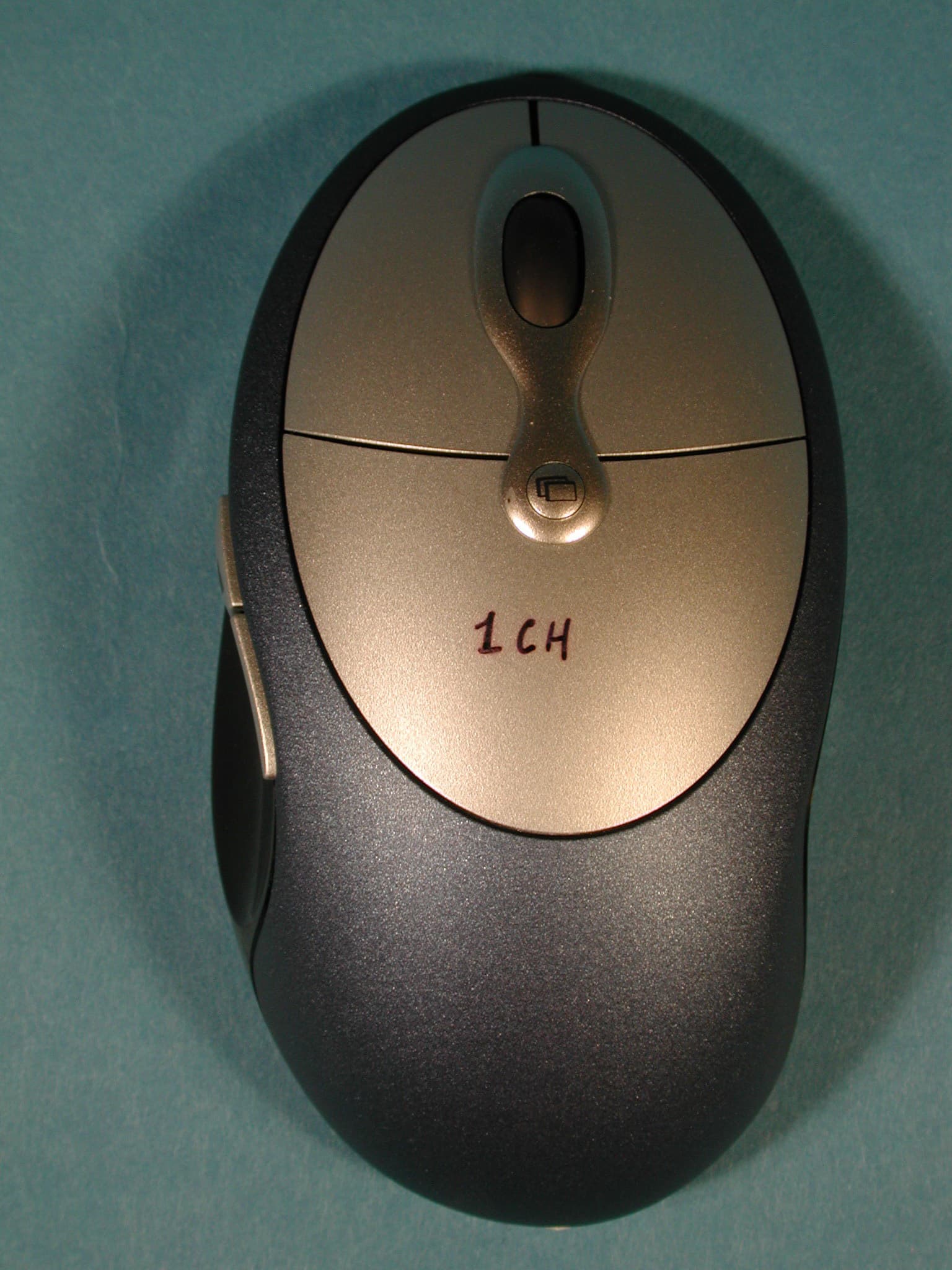Logitech Cordless Click! Plus Optical Mouse - FCC ID DZL211646 - Logitech Inc (2)