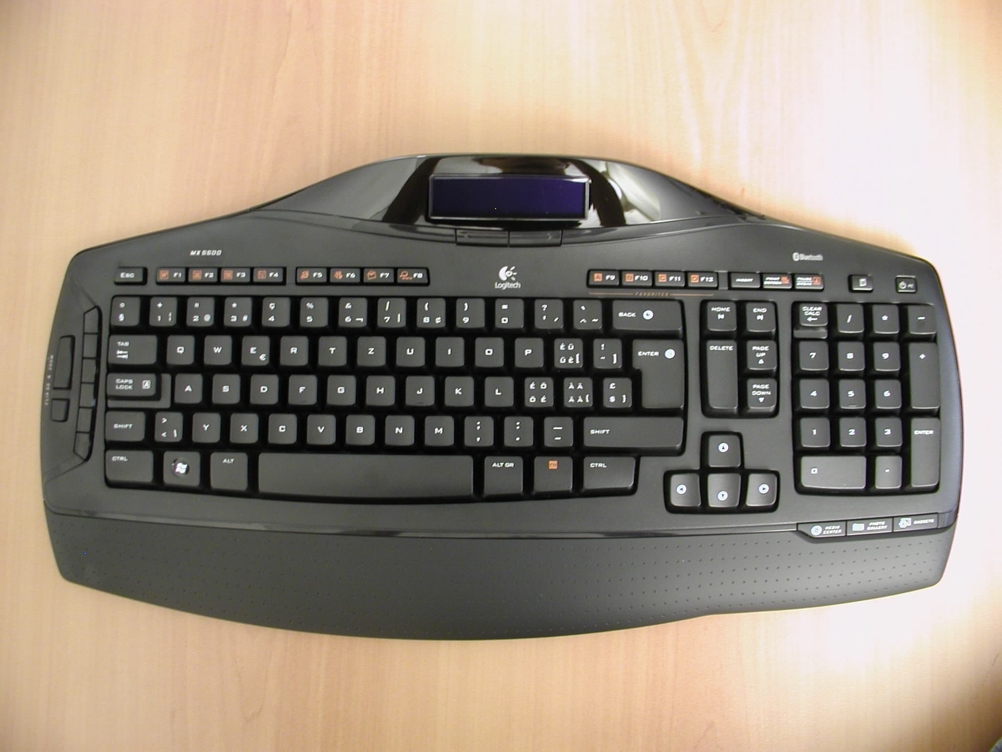 Bluetooth Keyboard - FCC ID DZLYRBF91 - Logitech Inc