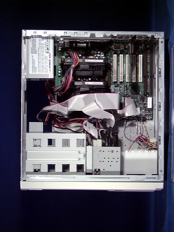 Dual Pentium II PCI/ISA/AGP Bus ATX Mini-Tower PC - FCC ID E3EEX-2EZZZ-ZZZH - Everex Systems Inc (3)