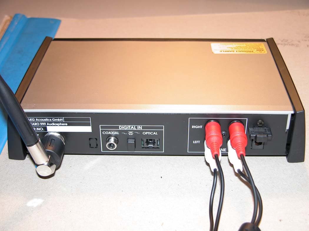 Wireless headphone transmitter - FCC ID E9MH999 - AKG Acoustics US (2)