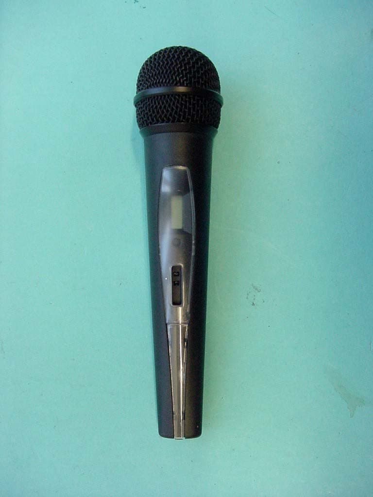 Handheld Transmitter - FCC ID E9MHT400 - AKG Acoustics US