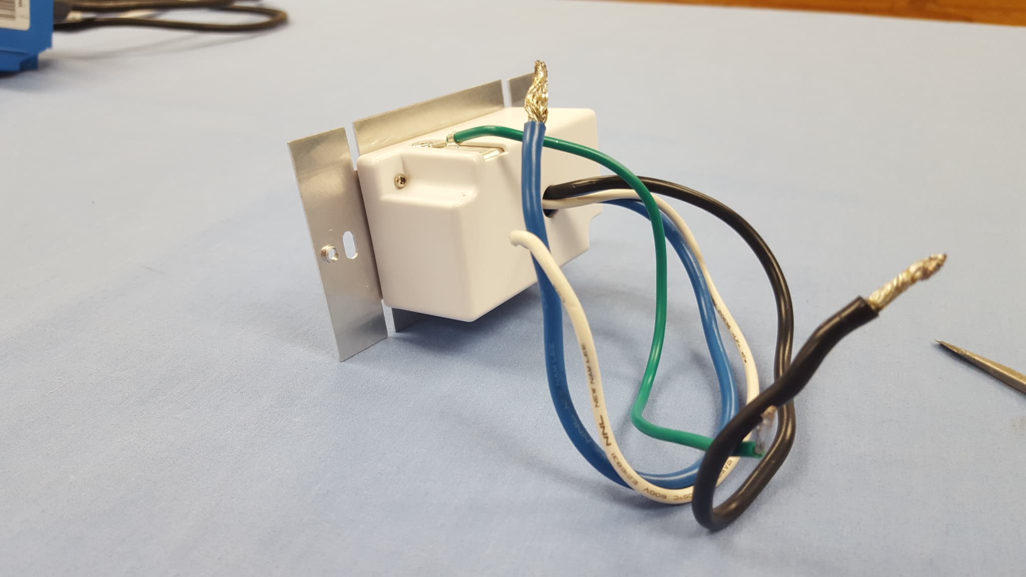 Wall Switch - FCC ID EF400133 - Nice North America LLC