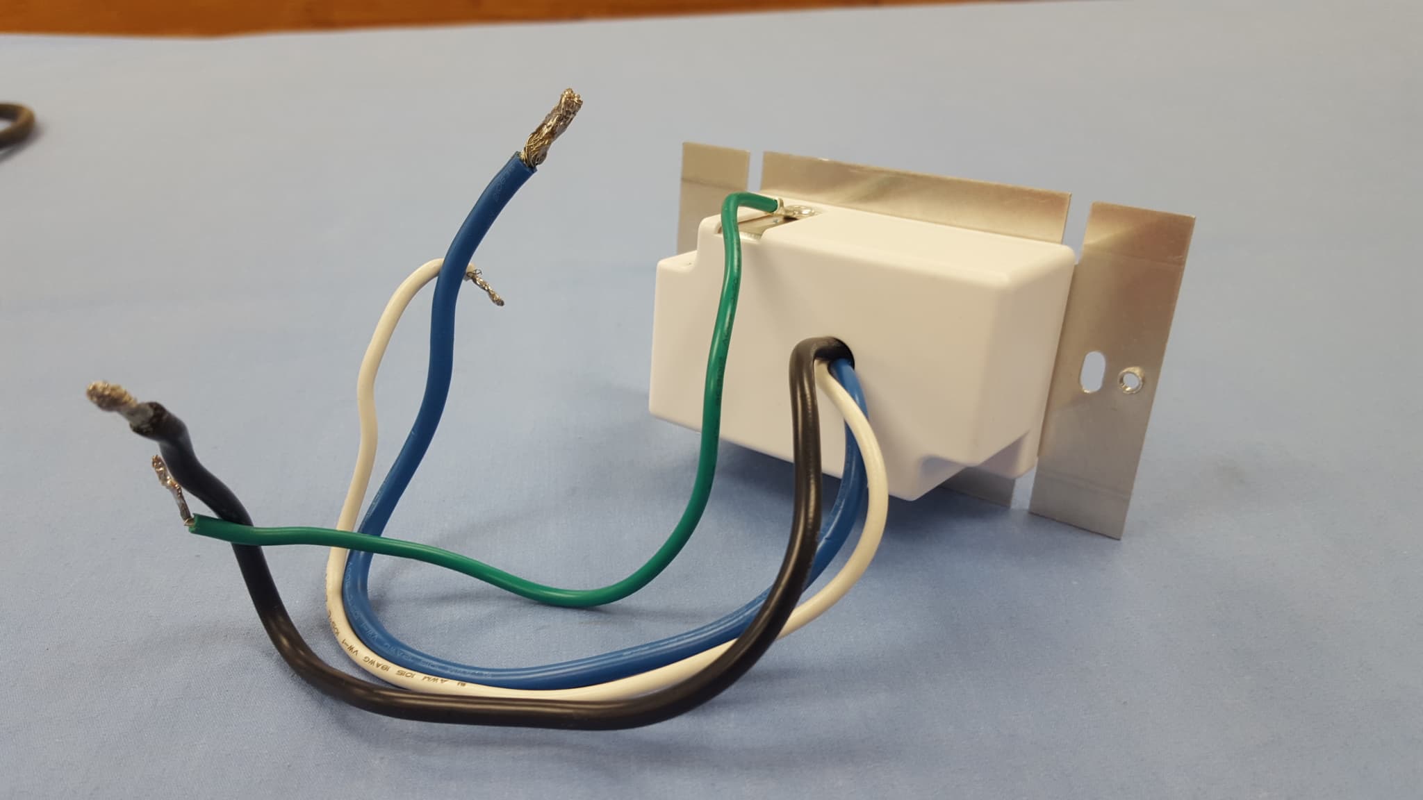 Wall Switch - FCC ID EF400133 - Nice North America LLC (2)