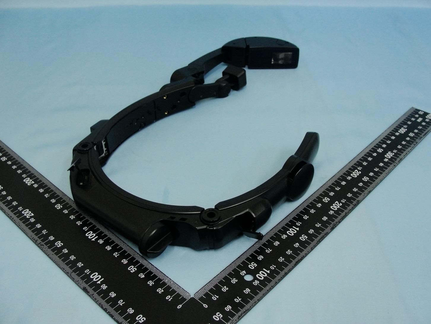 Head Mounted Display (HMD), Model - IOT001 - FCC ID EJE-HMD01 - Fujitsu Client Computing Limited (FCCL) (4)