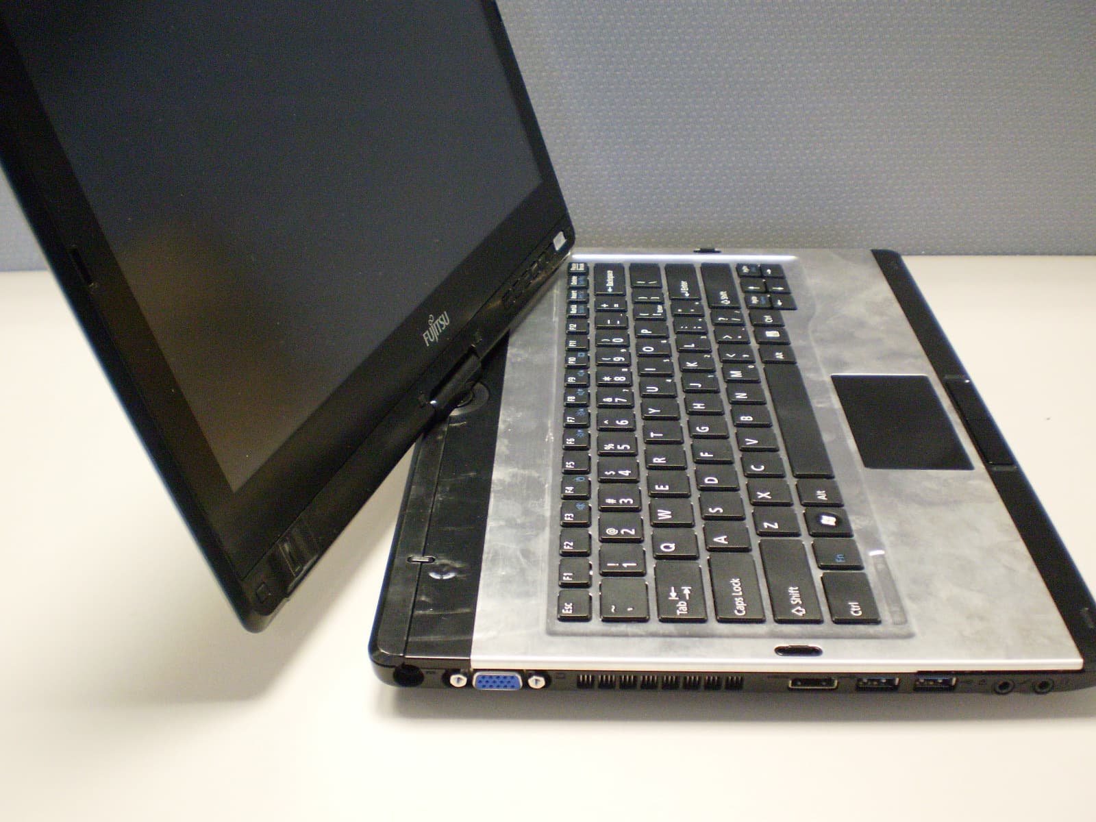 TAYLOR PEAK 62205 ANHMW WLAN IN T902 LIFEBOOK PC - FCC ID EJE-WL0027 - Fujitsu Client Computing Limited (FCCL) (2)
