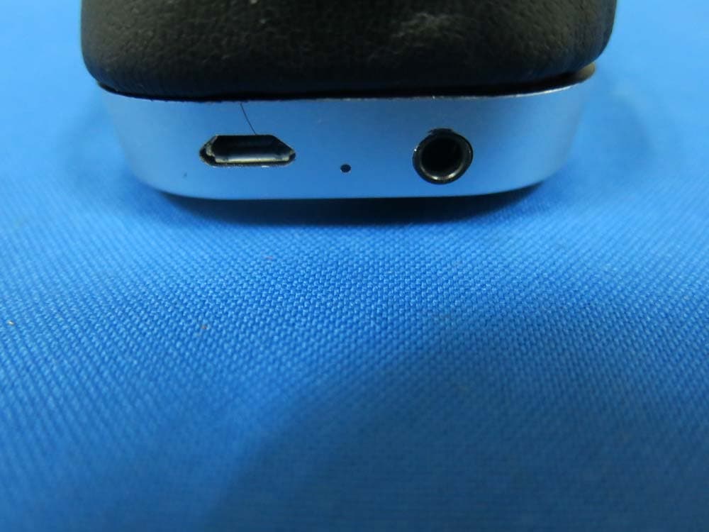 Ultra-portable wireless headphones with mic & remote - FCC ID EMOIB86 - SDI Technologies Inc.