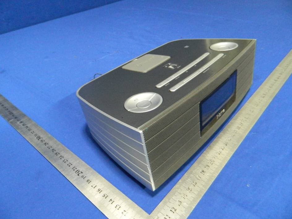 NFC Bluetooth Wireless FM Clock Radio with USB Charging - FCC ID EMOIBN97 - SDI Technologies Inc. (3)