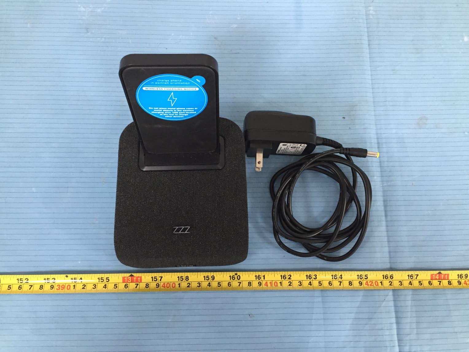 Compact Bluetooth Bedside Alarm Clock with Upright Wireless and USB Charging - FCC ID EMOIBTW20 - SDI Technologies Inc. (2)