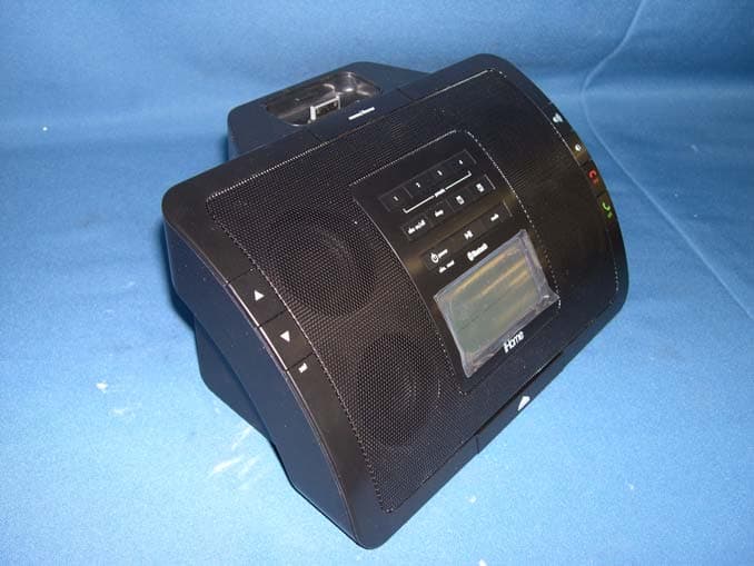 iHome Bluetooth Alarm Clock Radio for iPhone/ iPod - FCC ID EMOIP47 - SDI Technologies Inc. (4)