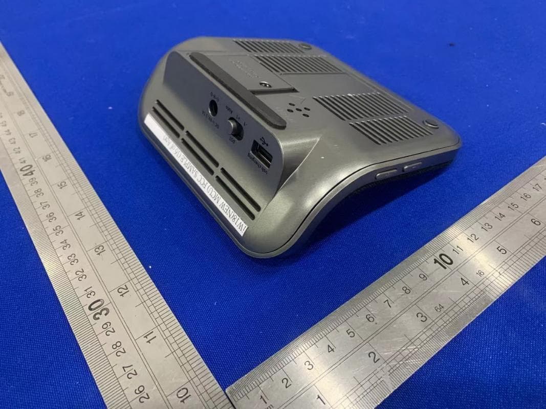 Compact Clock with Wireless Charging - FCC ID EMOIW18B - SDI Technologies Inc. (2)