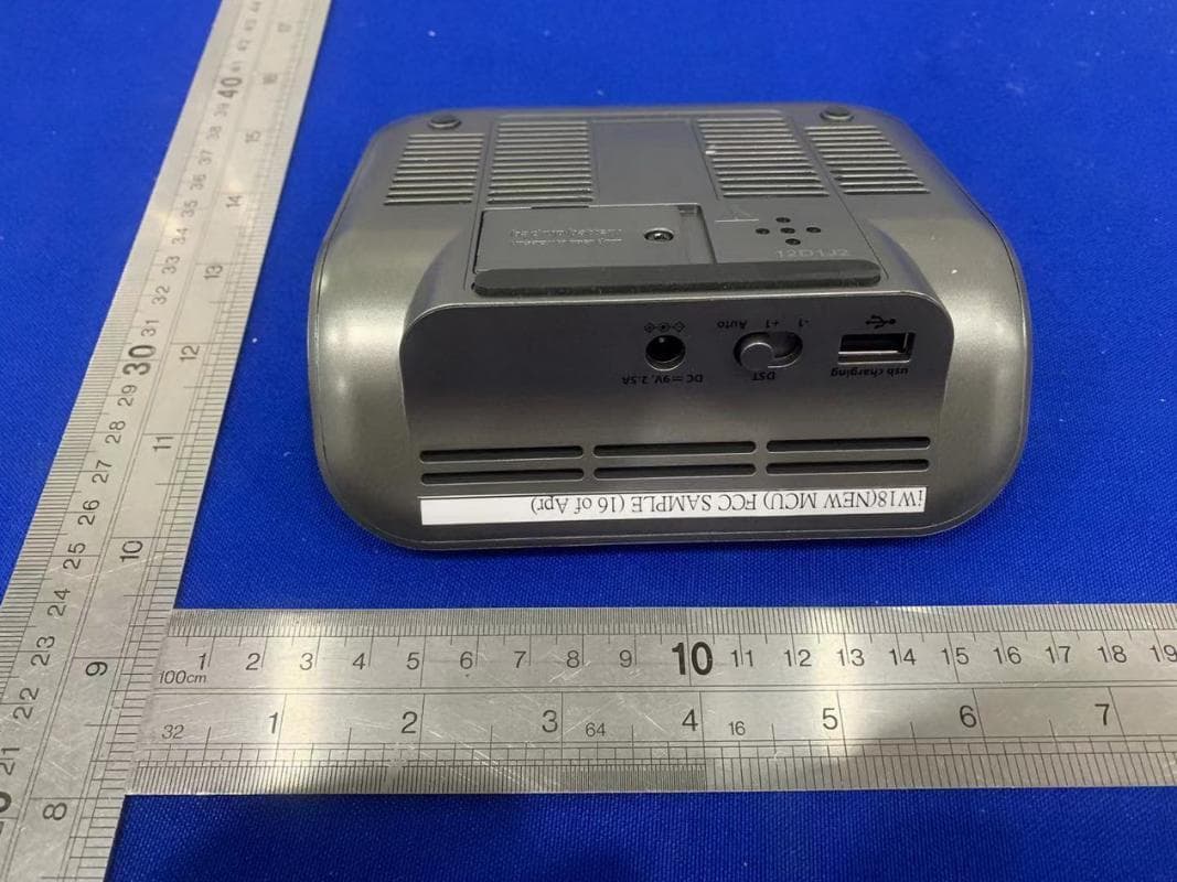 Compact Clock with Wireless Charging - FCC ID EMOIW18B - SDI Technologies Inc. (3)