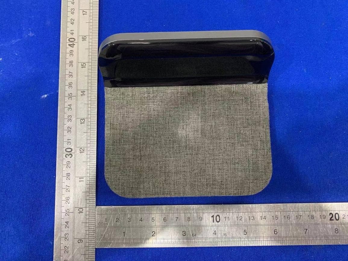 Compact Clock with Wireless Charging - FCC ID EMOIW19B - SDI Technologies Inc. (3)