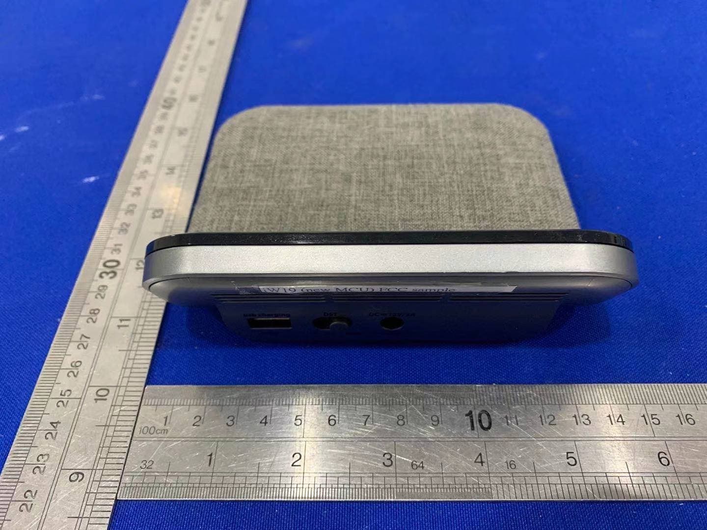 Compact Clock with Wireless Charging - FCC ID EMOIW19B - SDI Technologies Inc. (4)
