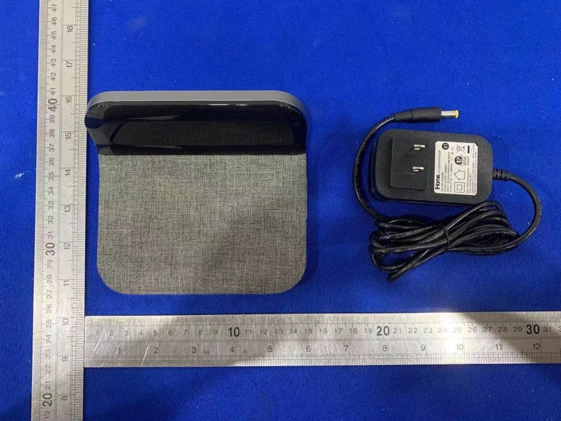Compact Clock with Wireless Charging - FCC ID EMOIW19B - SDI Technologies Inc. (5)