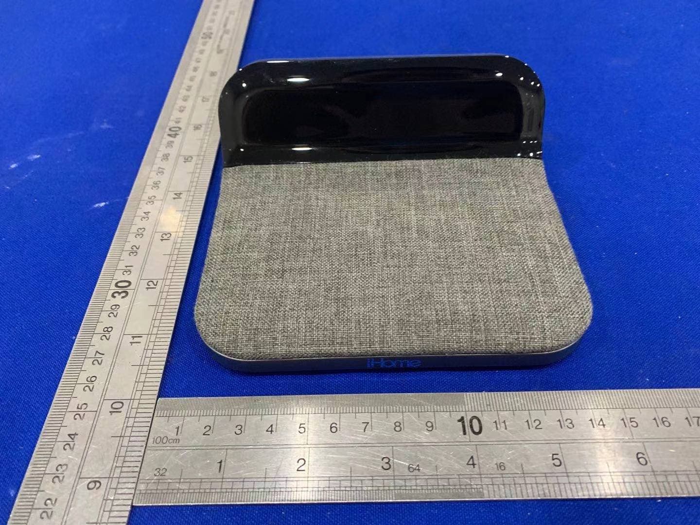 Compact Clock with Wireless Charging - FCC ID EMOIW19B - SDI Technologies Inc.