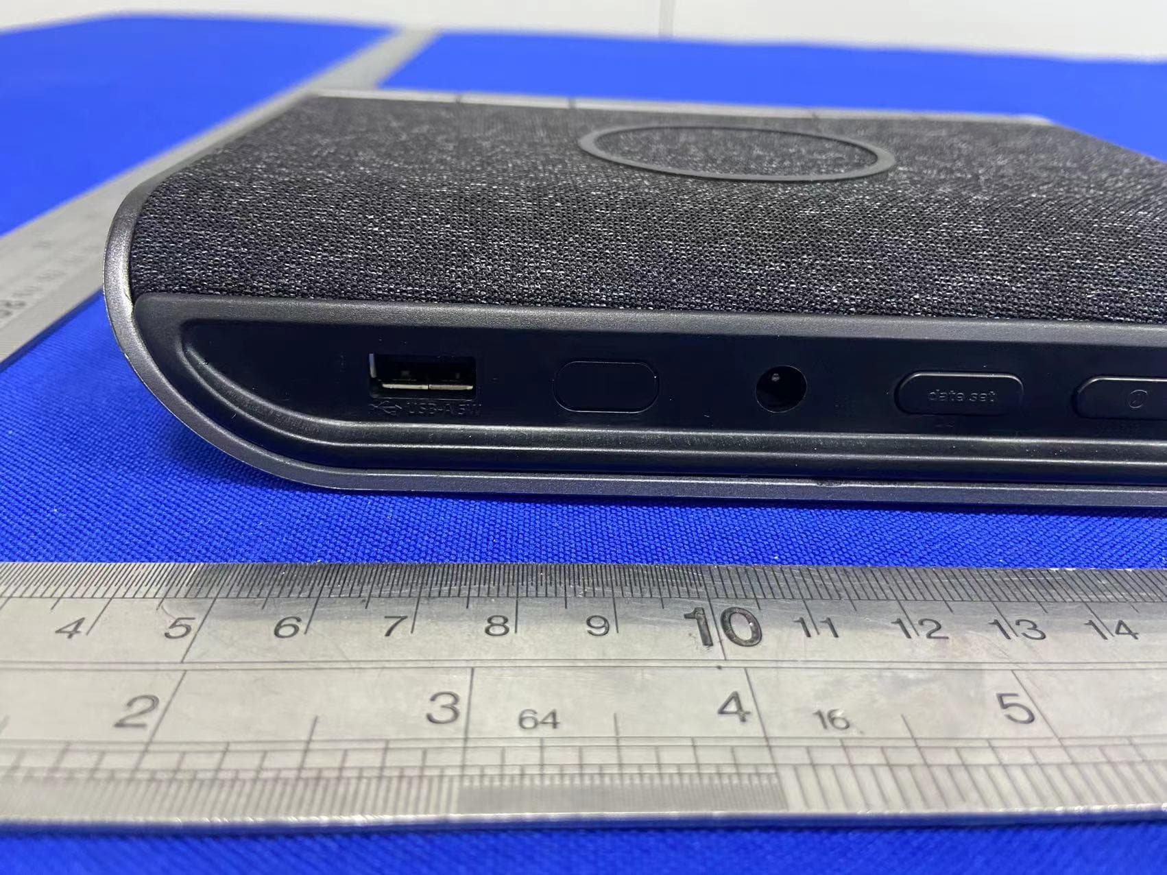 Compact Clock with Wireless Charging and Auto-Dimming Acrylic Display - FCC ID EMOIW24A - SDI Technologies Inc. (4)