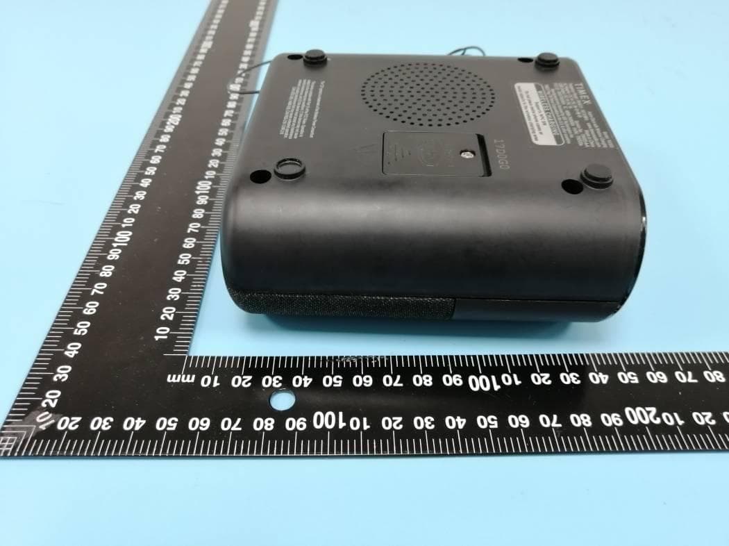 Compact Bedside Alarm Clock Radio with Wireless Charging with USB Charging - FCC ID EMOTW500A - SDI Technologies Inc. (5)
