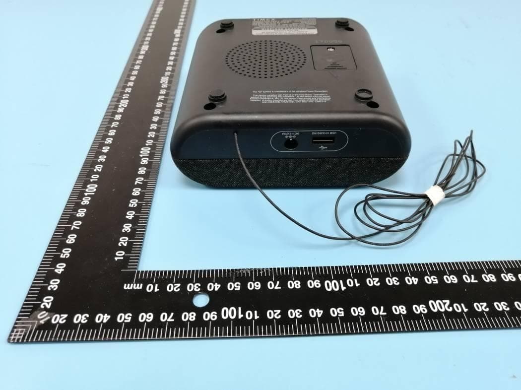 Compact Bedside Alarm Clock Radio with Wireless Charging with USB Charging - FCC ID EMOTW500A - SDI Technologies Inc. (4)