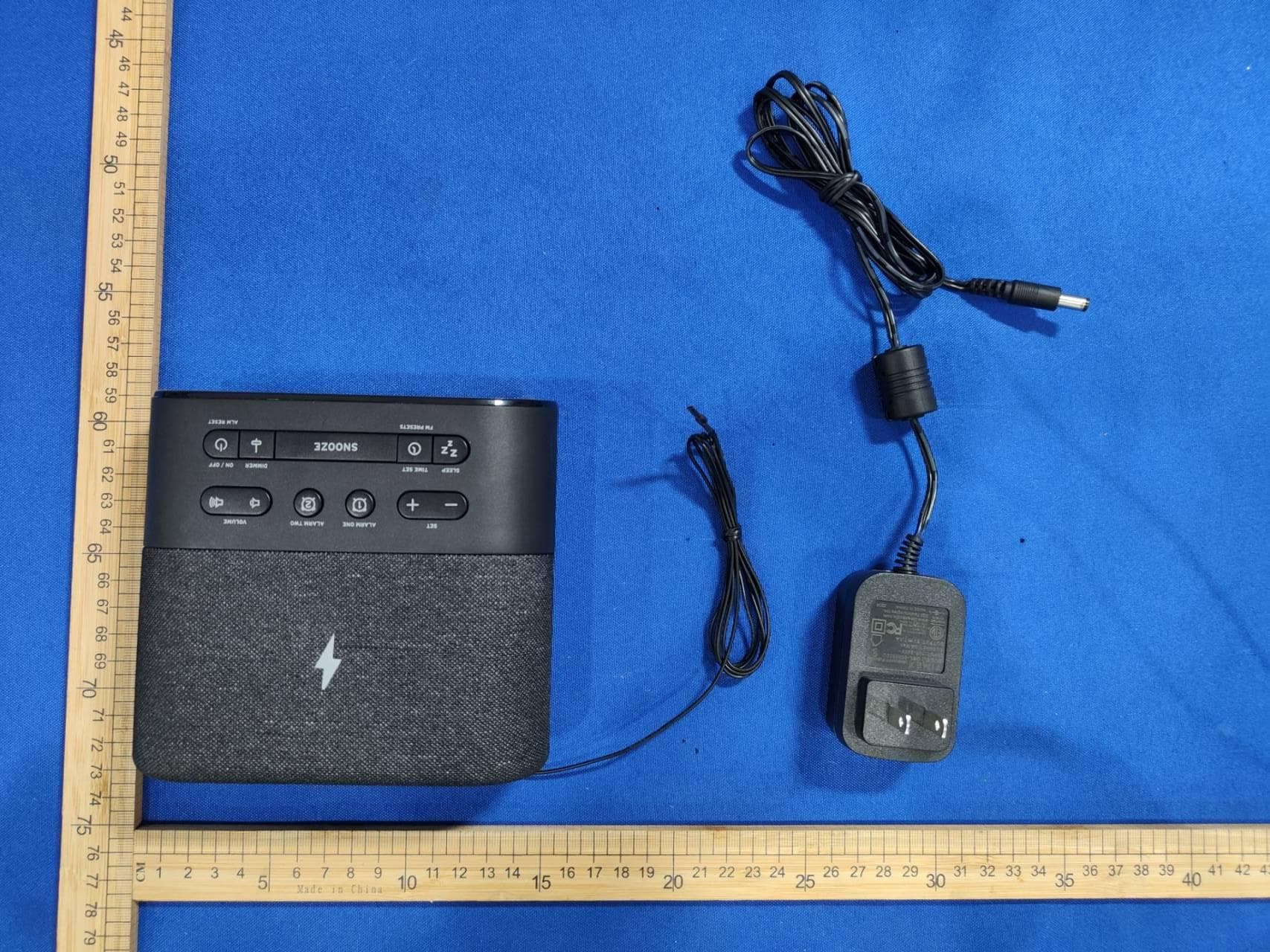 Compact Bedside Alarm Clock Radio with Wireless Charging with USB Charging - FCC ID EMOTW500C - SDI Technologies Inc.
