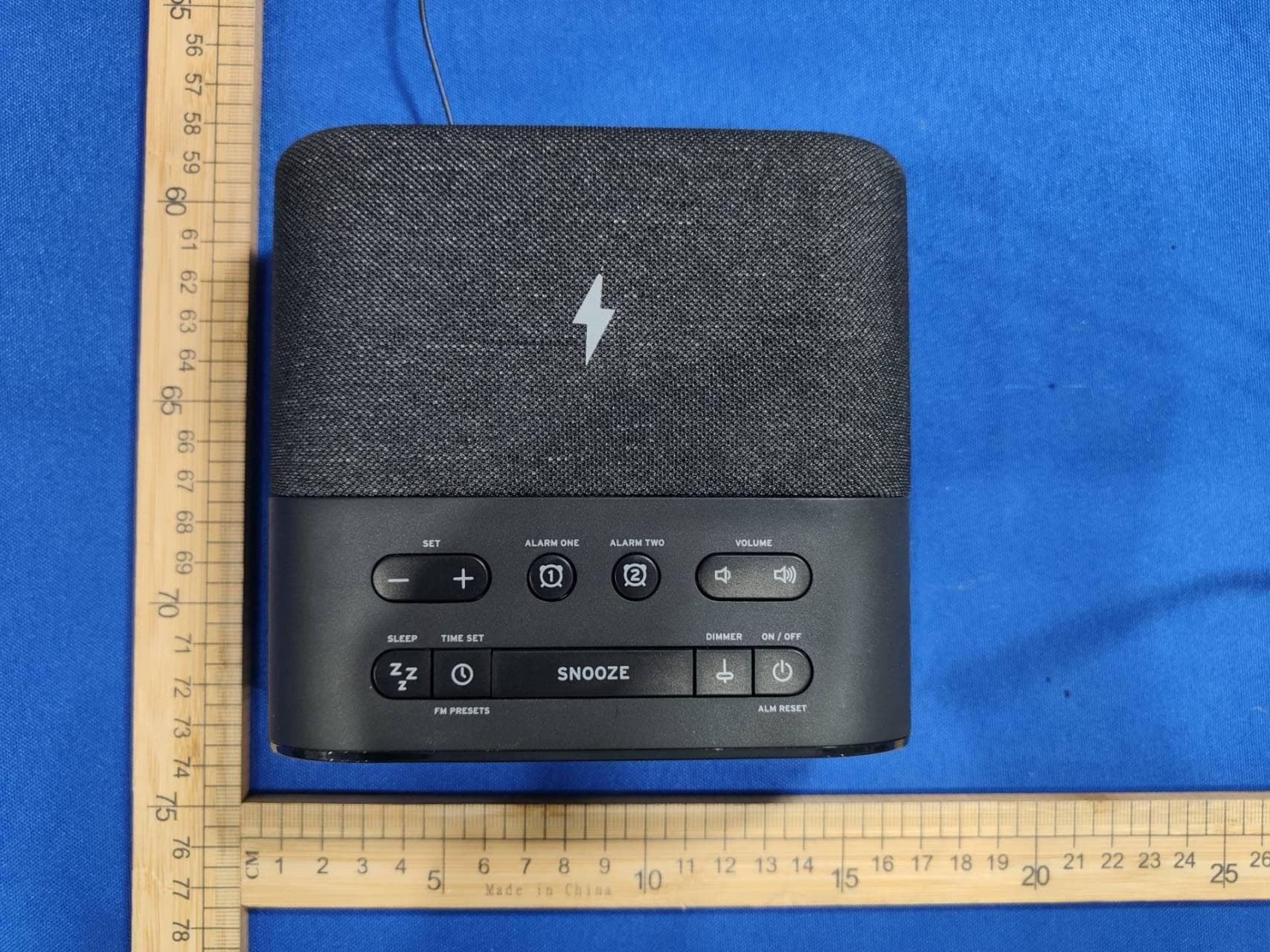 Compact Bedside Alarm Clock Radio with Wireless Charging with USB Charging - FCC ID EMOTW500C - SDI Technologies Inc. (2)