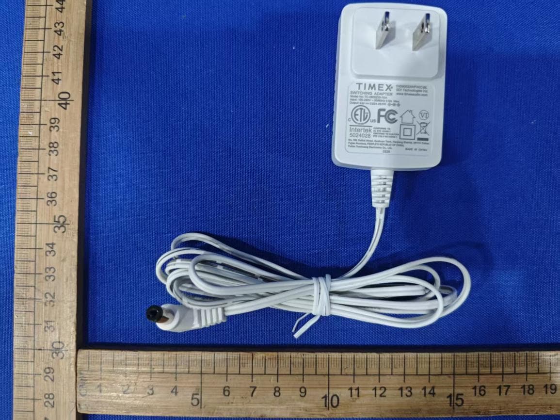 ALARM CLOCK WITH NIGHTLIGHT AND FAST WIRELESS CHARGING - FCC ID EMOTW502A - SDI Technologies Inc.