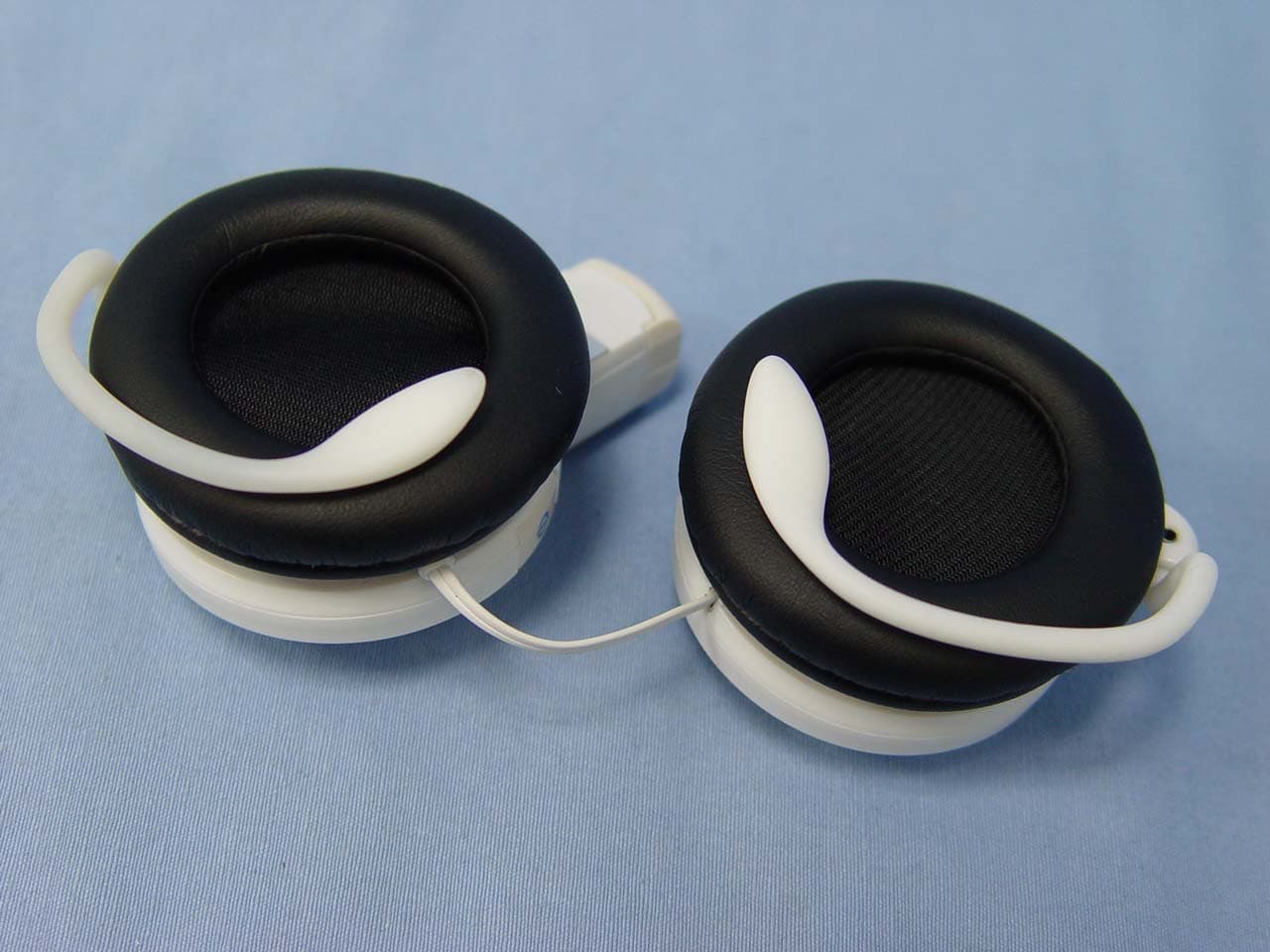 Bluetooth Audio Headset - FCC ID ESNBT002H - Kinpo Electronics Inc
