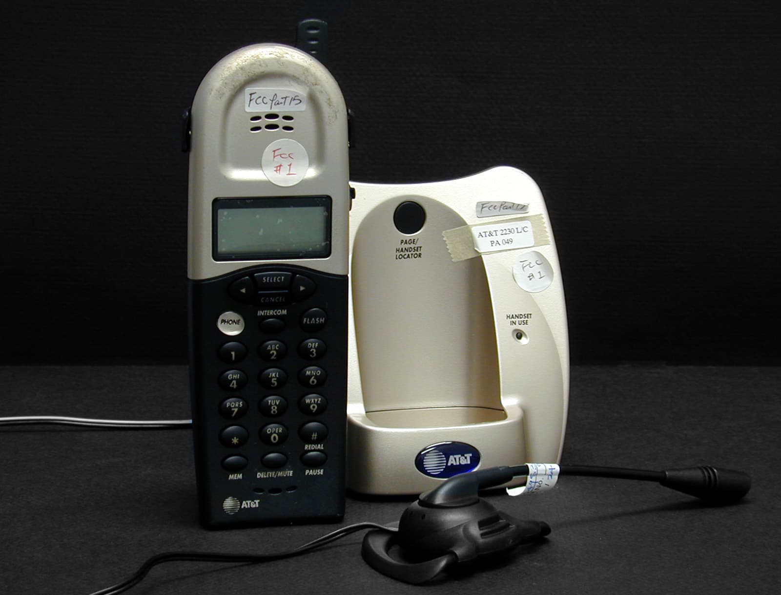 AT&T 2230 2.4 GHz Cordless Telephone - FCC ID EW72230P2 - VTech Telecommunications Ltd (2)
